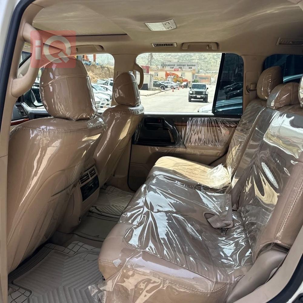 تۆیۆتا لاند کروزەر